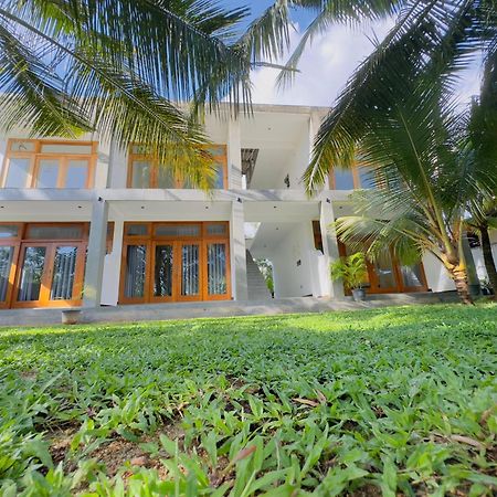 New Ocean Breeze Madiha Hotel Matara Bagian luar foto