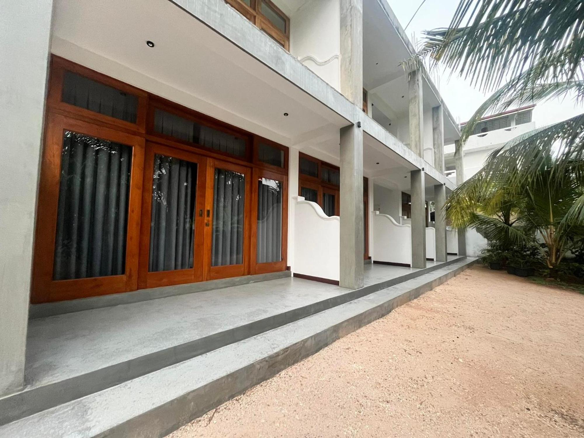 New Ocean Breeze Madiha Hotel Matara Bagian luar foto