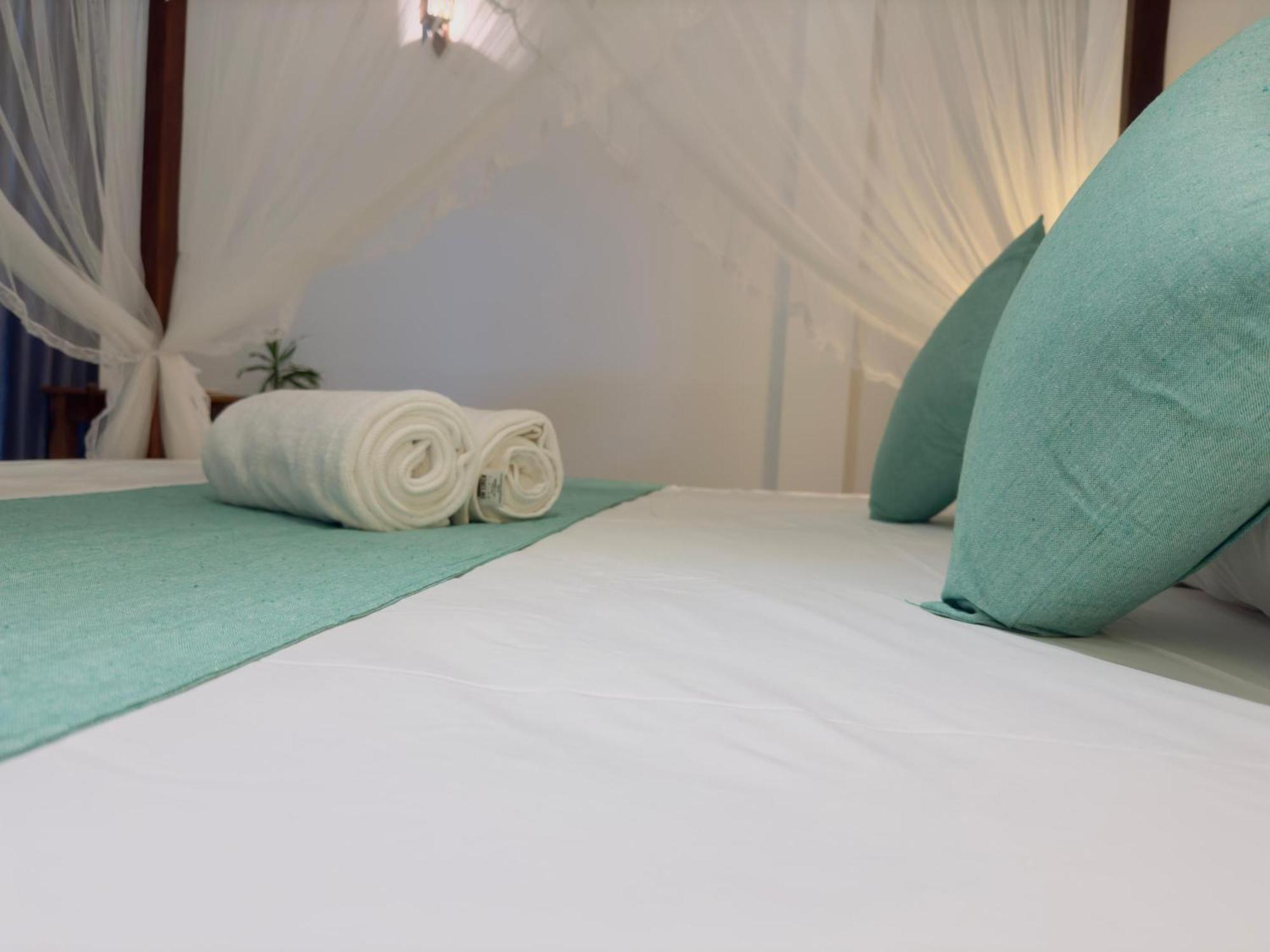 New Ocean Breeze Madiha Hotel Matara Bagian luar foto