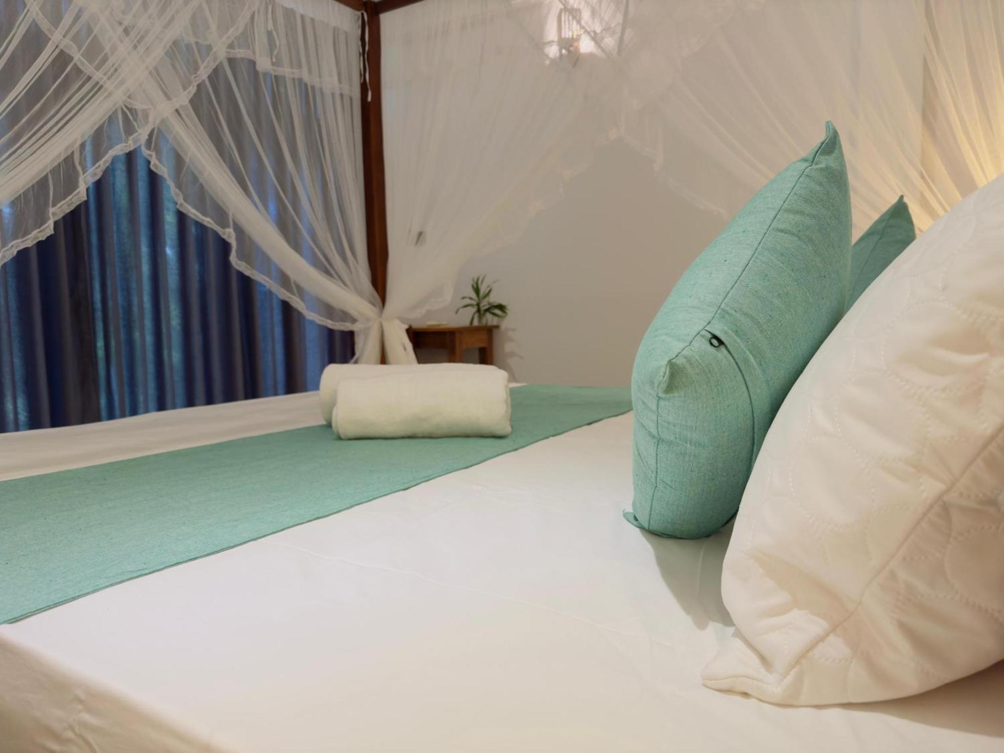 New Ocean Breeze Madiha Hotel Matara Bagian luar foto