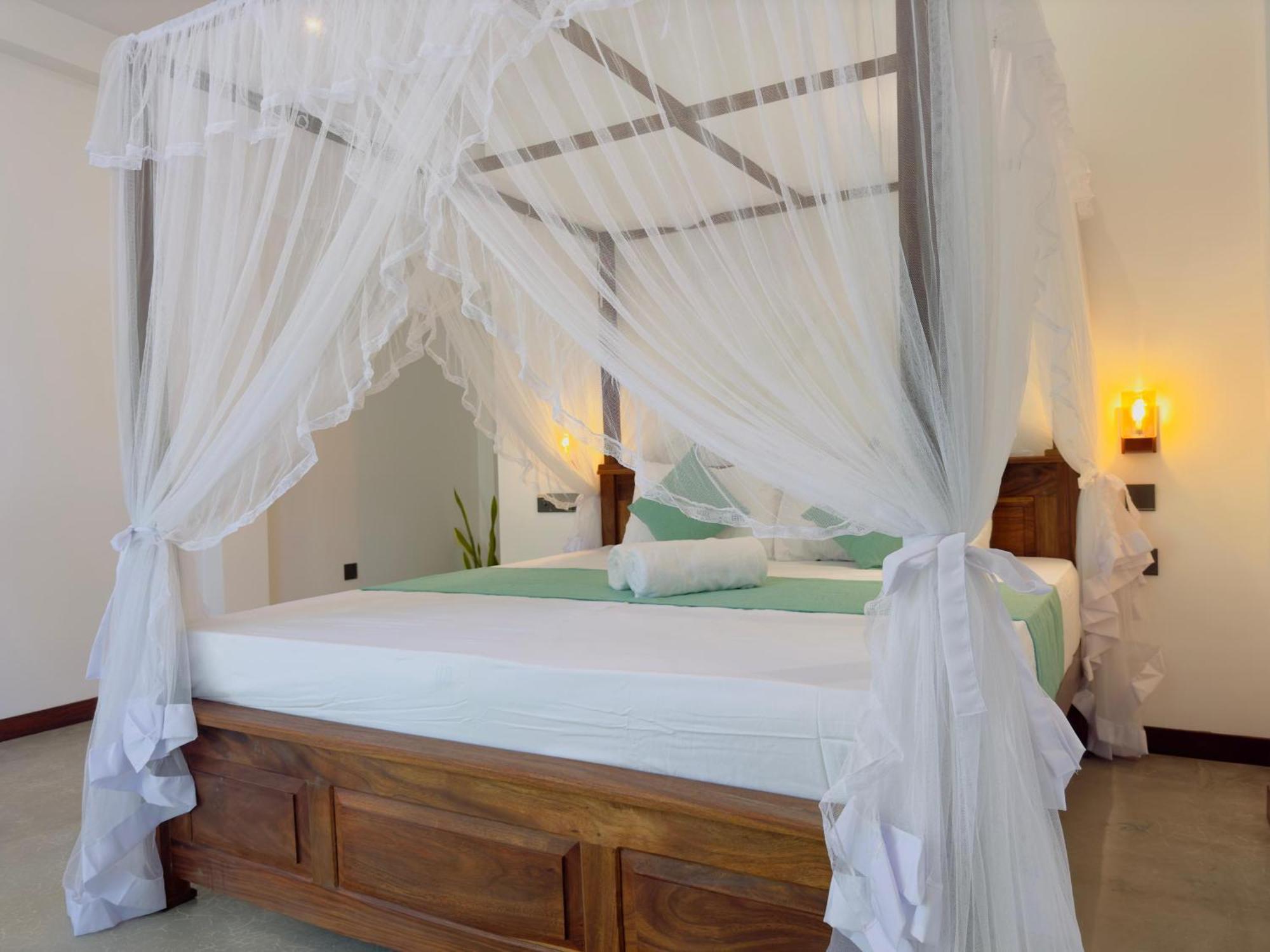 New Ocean Breeze Madiha Hotel Matara Bagian luar foto