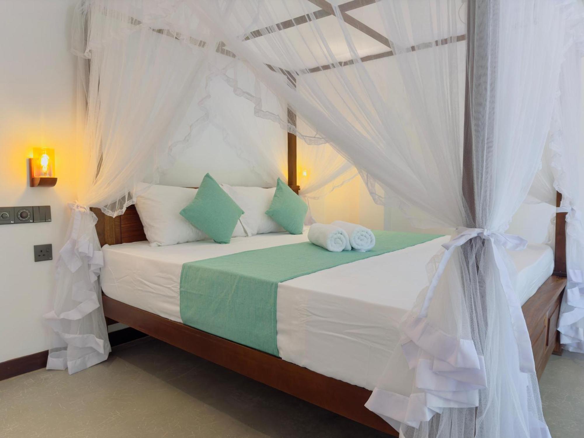 New Ocean Breeze Madiha Hotel Matara Bagian luar foto