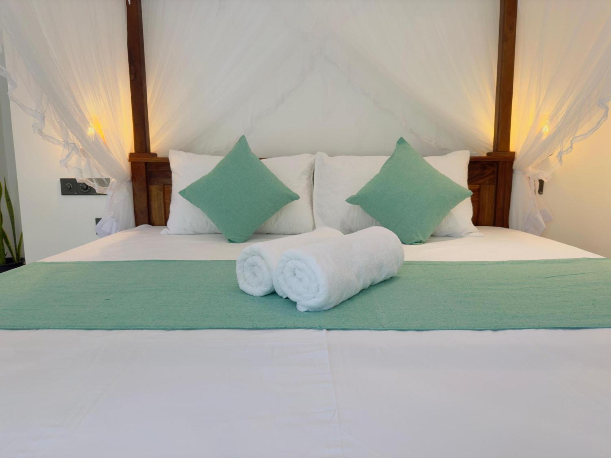 New Ocean Breeze Madiha Hotel Matara Bagian luar foto