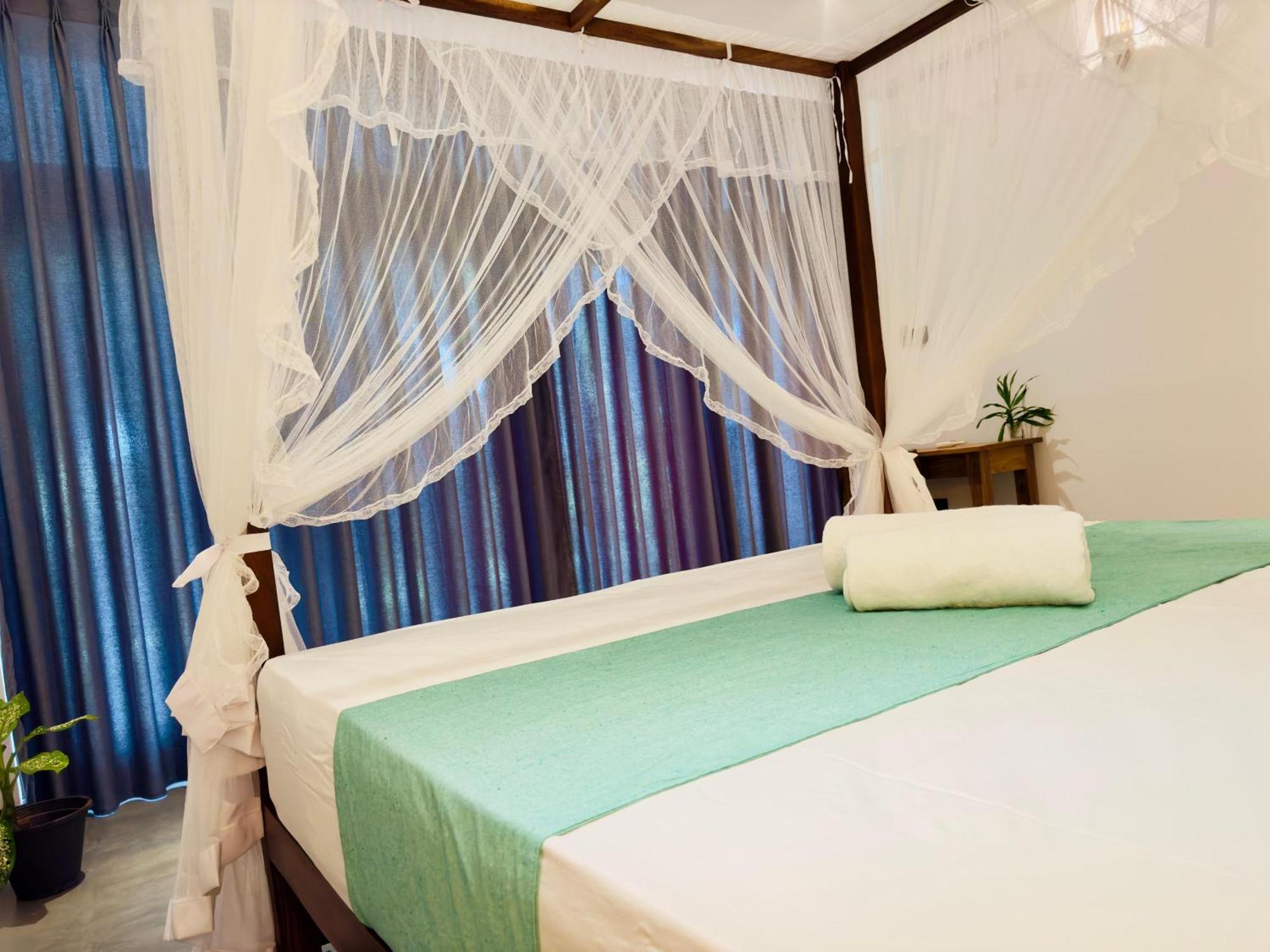 New Ocean Breeze Madiha Hotel Matara Bagian luar foto