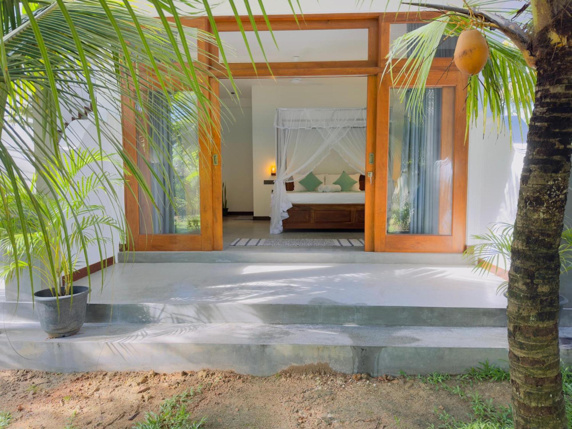 New Ocean Breeze Madiha Hotel Matara Bagian luar foto