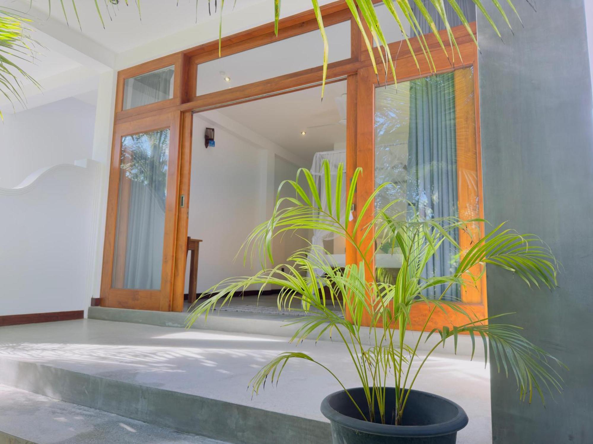 New Ocean Breeze Madiha Hotel Matara Bagian luar foto
